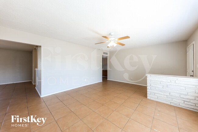 Photo - 5702 N 19th Dr