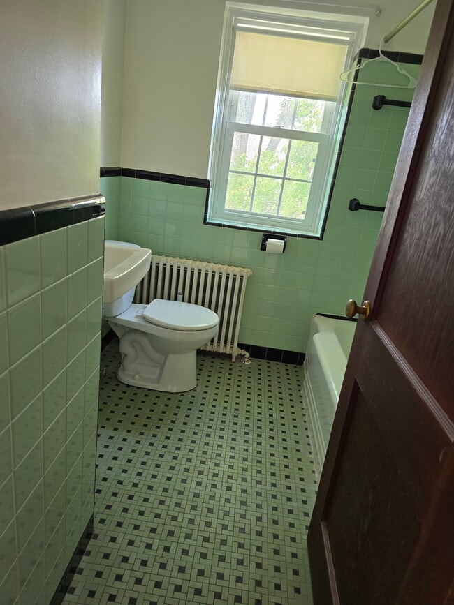 Bath - 125 3rd Ave Unit 125 third ave