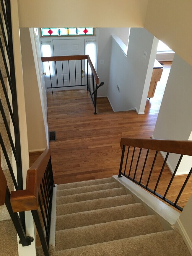 Photo - Beautiful Townhouse in the Heart of Burke Centre!