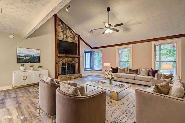 Photo - 2685 Peachtree Walk