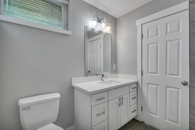 Photo - 9220 35th Ave SW Unidad A
