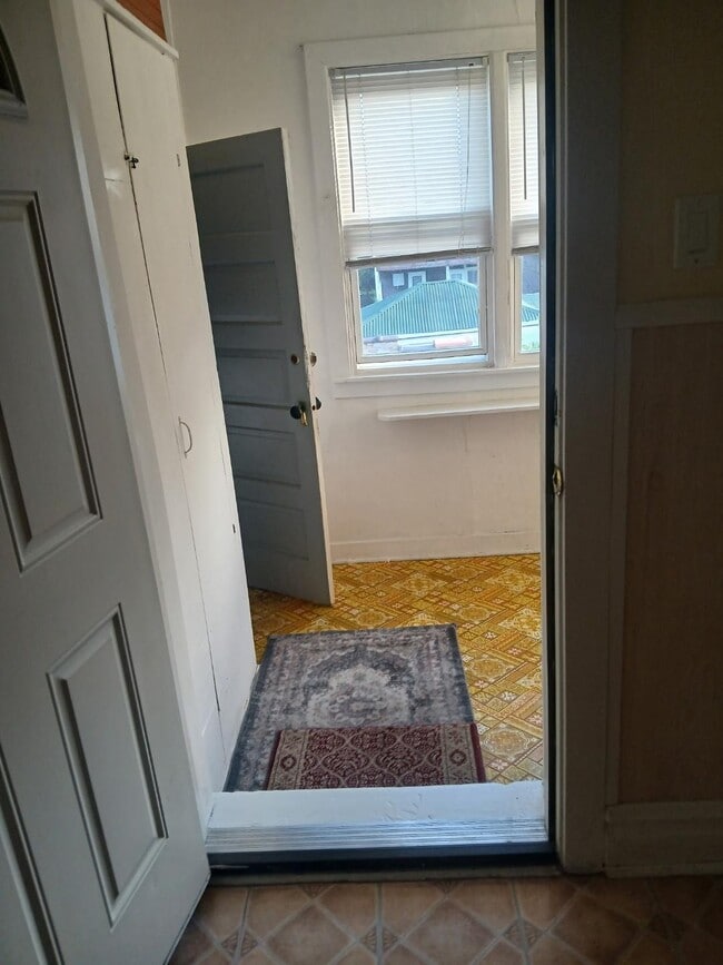 Photo - 5118 W Byron St Unit Second Floor