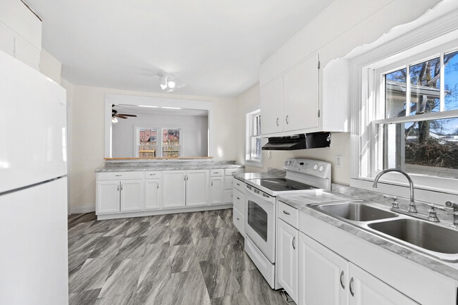 Photo - 128 Grandview Dr