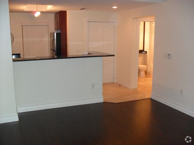 Building Photo - Meridian STUDIO Condo