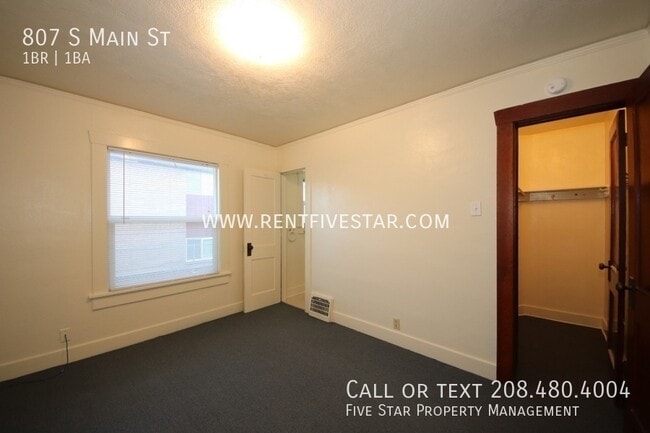 Photo - 807 S Main St