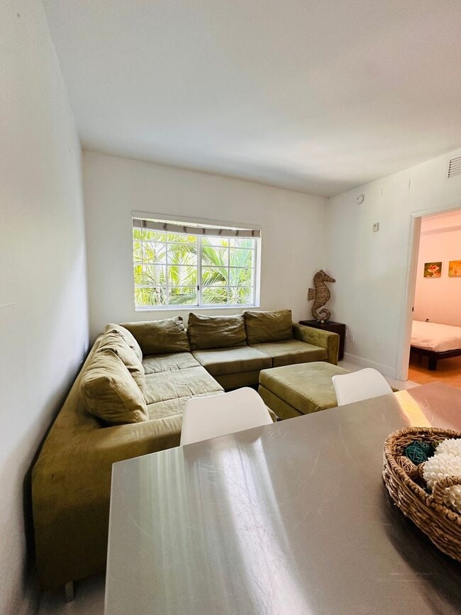 Photo - Bright and furnished 1/1 in classy remodel...