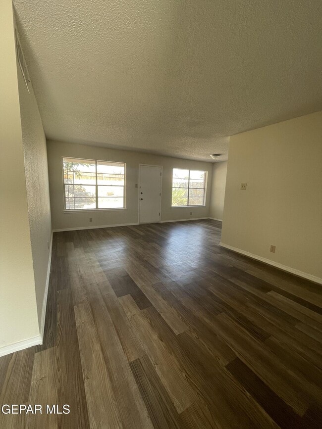 Photo - 3409 E Glen Dr
