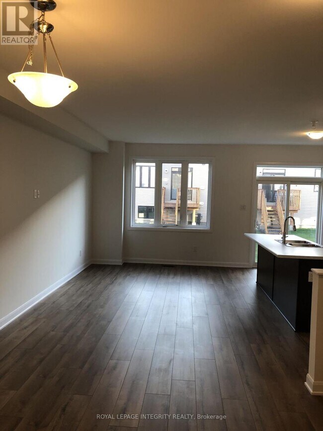 Photo - 130 Maynooth Ct