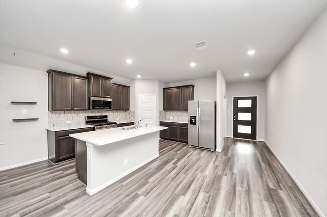 Building Photo - 518 Ellwood Terrace Ln