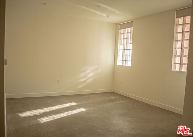 Photo - 4826 Franklin Ave Unidad 2