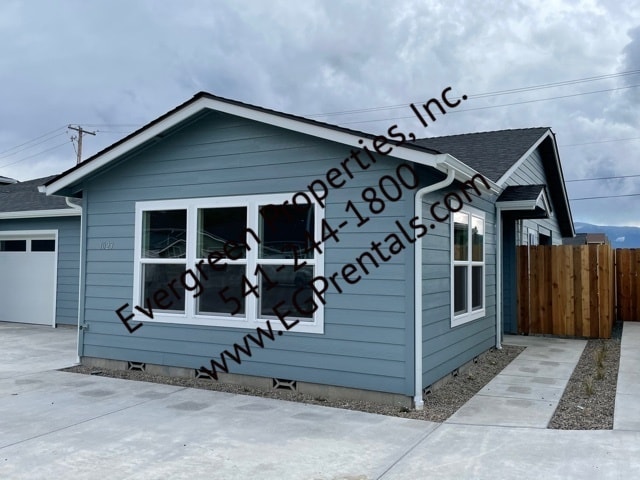 Photo - 1023 SW Oliver Pl