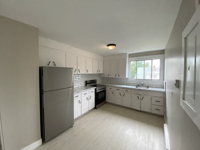 Building Photo - 46 Terris Ave Unit 6