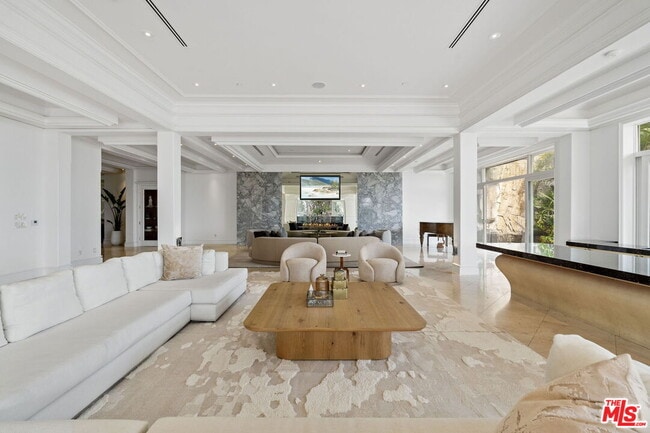 360 Trousdale Pl