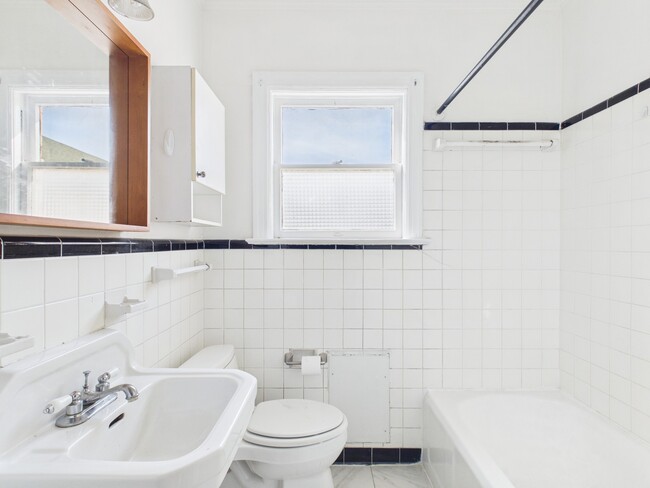 Building Photo - 1920 Richmond Ave. Unit 4