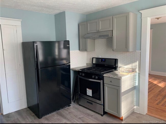 Kitchen - 366 W Rock Ave Unit 3