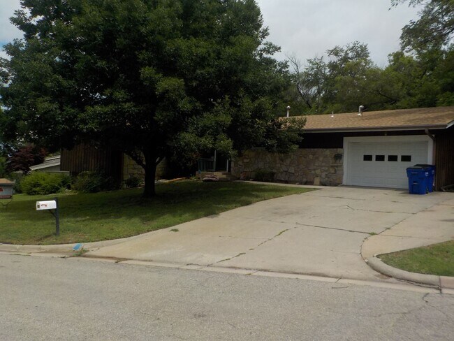 Photo - 101 S Bunker Hill Dr