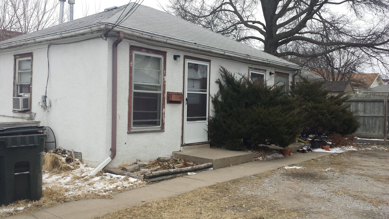Photo - 1118 S 33rd St Apartments