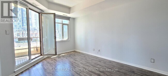 Photo - 550 Front St W Unit 438