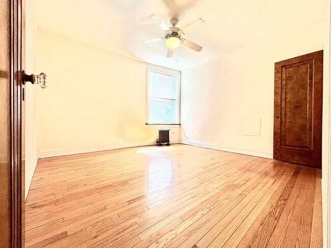 Photo - 7434 N Claremont Ave Unit 1