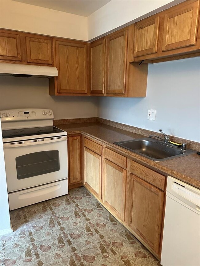 Photo - 25300 Shiawassee Cir Unit 202