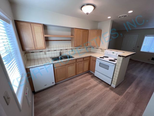 Photo - 2920 SE 16th Ave