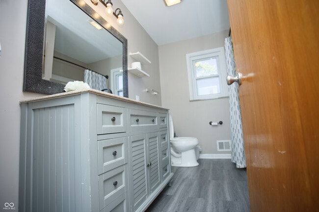 Photo - 150 E Beechwood Ln