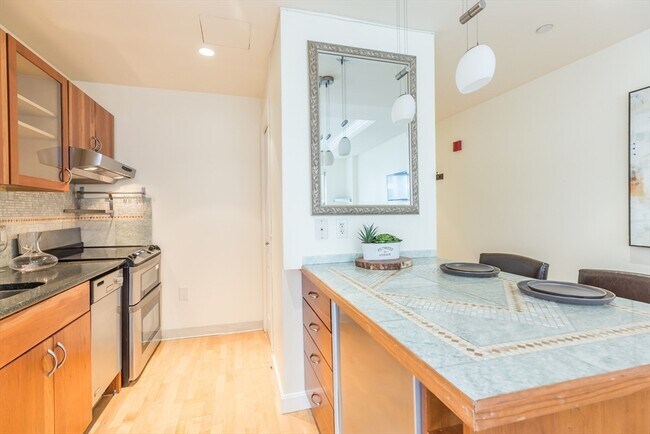 Photo - 1 Huntington Ave Unidad 312