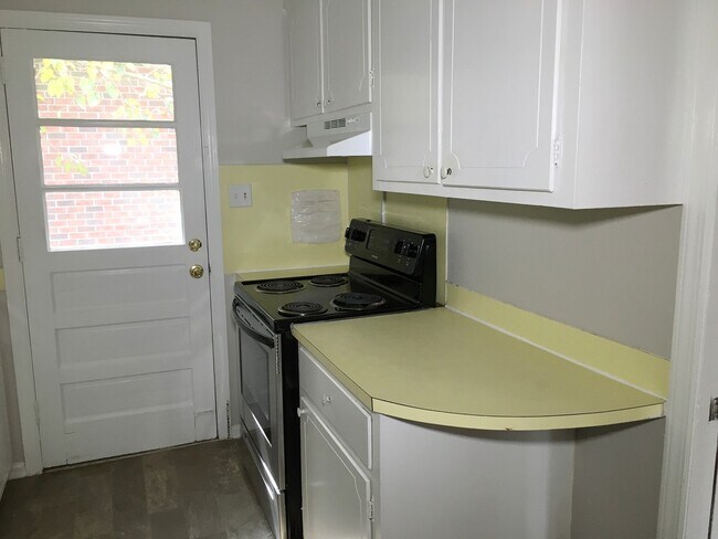Photo - 2 Bedroom 1 Bath Apartment in Radcliffeborough - Downtown Charleston Unit H