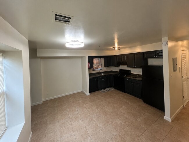 Photo - 372 Grove St Unit Ground Floor
