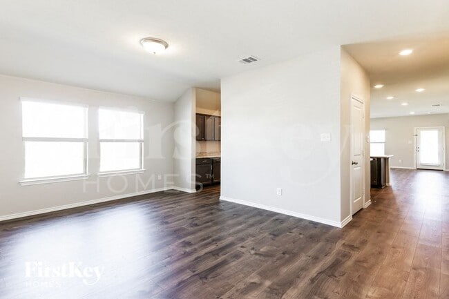 Photo - 312 Wilson Way