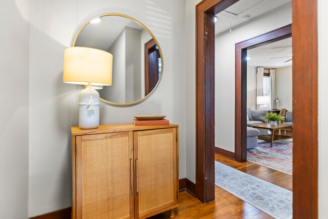 Photo - 105 Russell Ct Unidad Fully Furnished