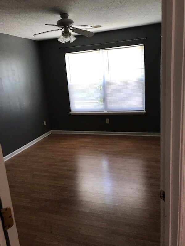 Photo - 205 Fox Run Rd