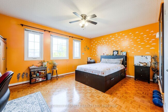 Photo - 89 Woodlot Cres