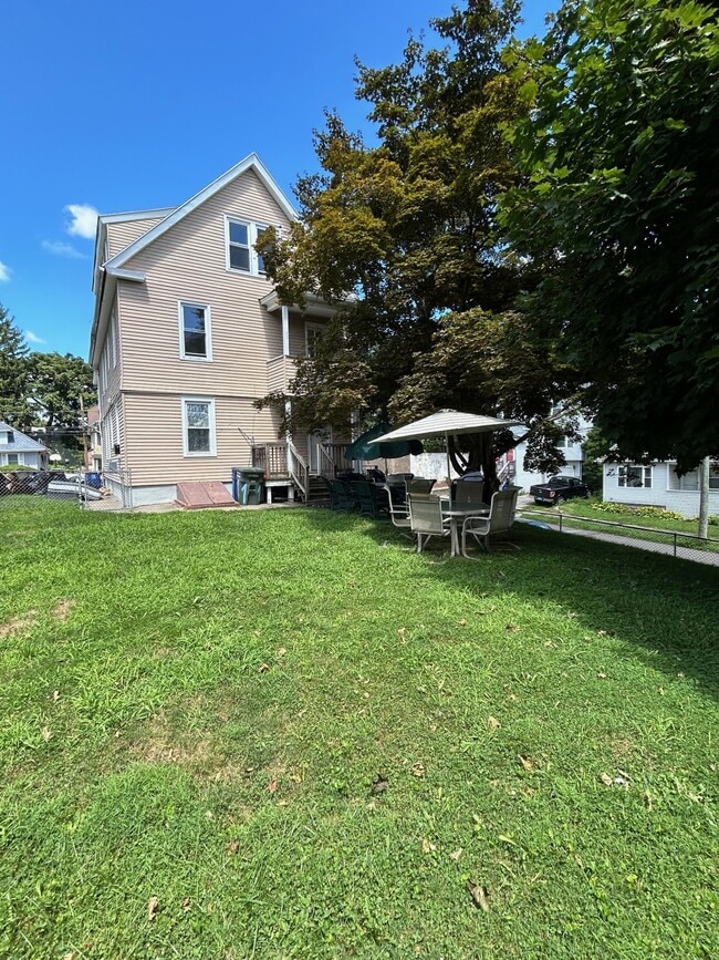 Rear house - 7 Hunting St