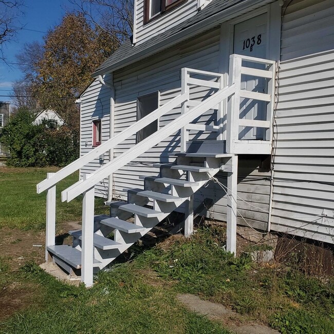 Building Photo - 1038 W Roache St Rental