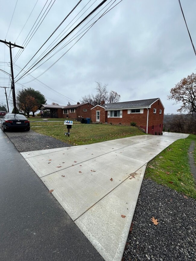 Photo - 506 Crescent Boulevard Extension