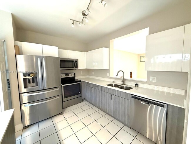 Building Photo - 16120 Emerald Cove Rd Rental