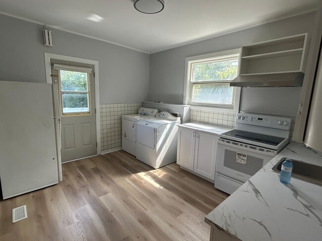 Building Photo - 2 Bed 1 Bath - 238 Notre Dame de Lile Unit 3