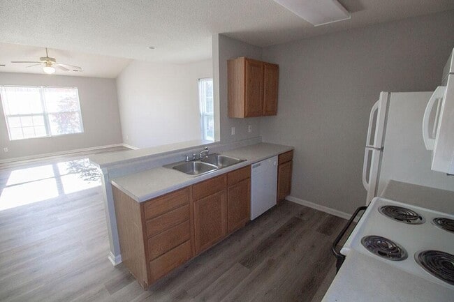 Photo - 2533 Northampton Dr