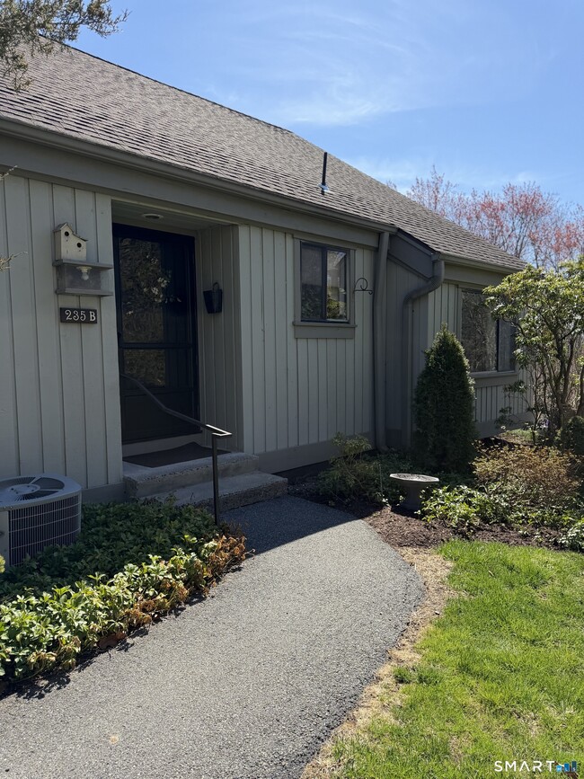 Building Photo - 235 Heritage Vlg Unit B