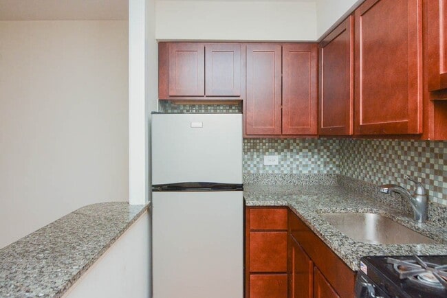 Photo - 675 W Wrightwood Ave Unit 012