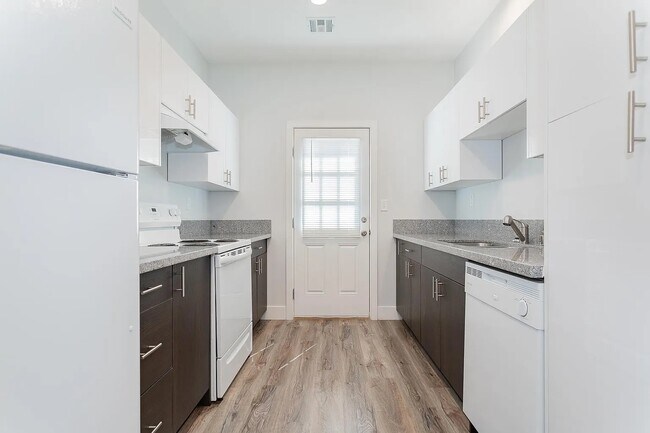 Photo - 1641 S Dandelion St Unidad 4