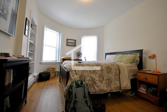 Photo - 1950 Beacon St