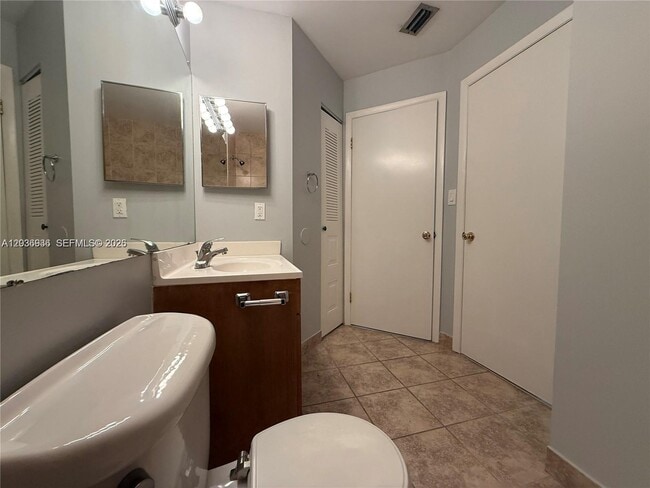 Photo - 937 Coral Club Dr Unit 937