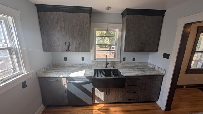 Photo - 2015 Bradley Ave