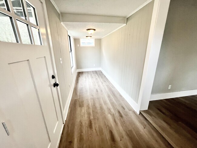 Photo - 2125 Gilmore St