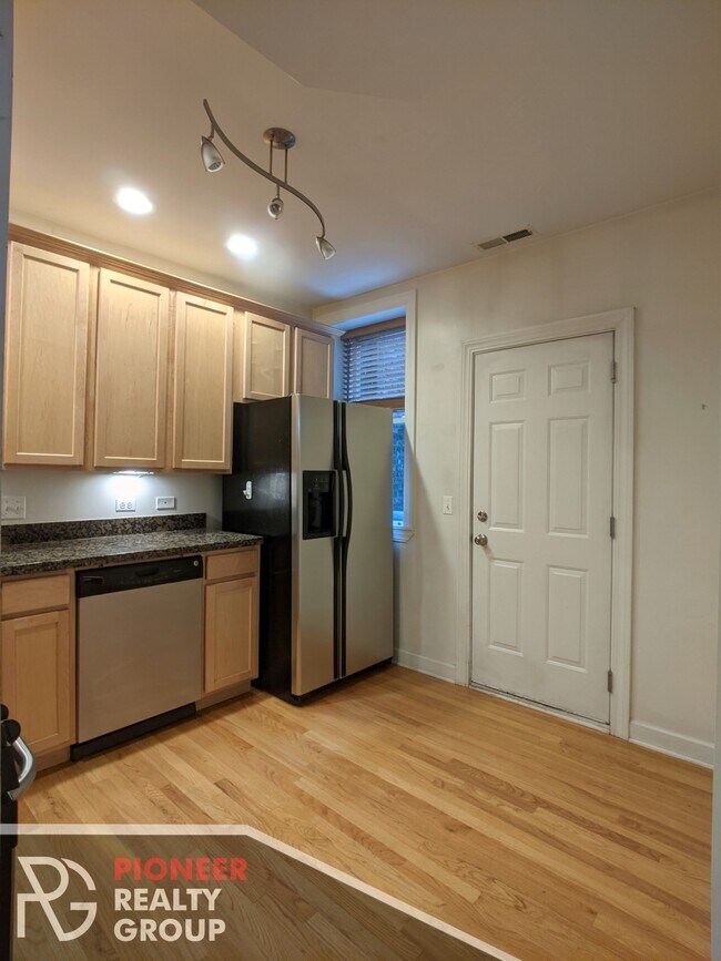 3248 N Clifton Ave Unit 2