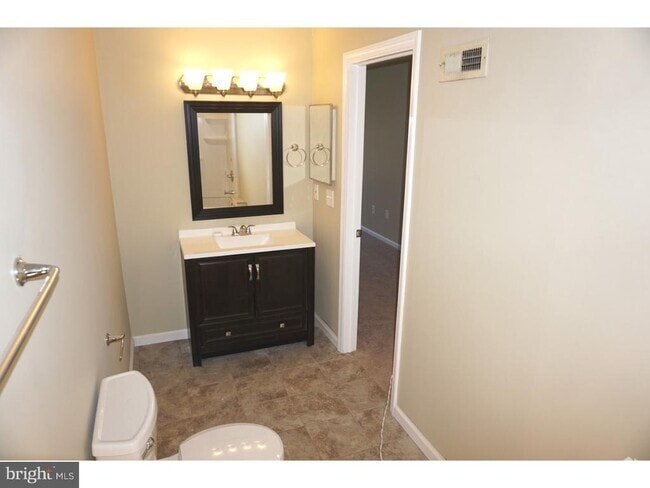 Building Photo - 509 Steeplechase Ct Rental