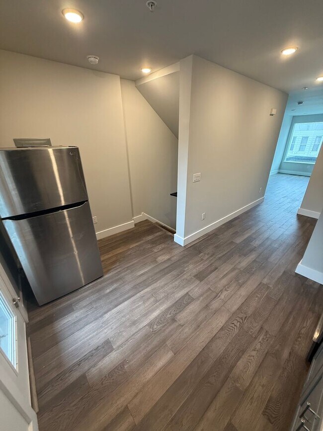 Photo - 5402 Webster St Unit 2nd Floor