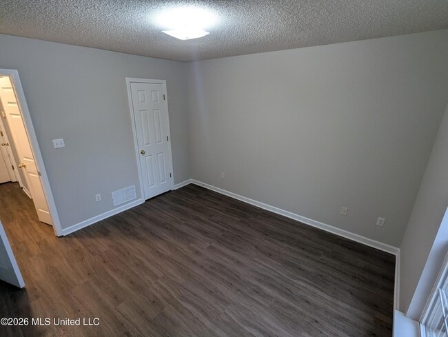Photo - 947 Clubhouse Dr